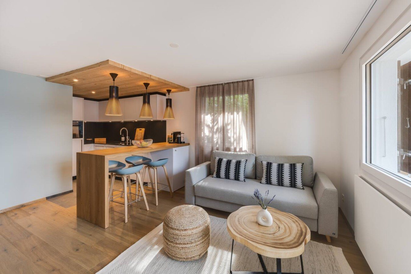 Bright living area with wooden kitchen – Bijou Sauna