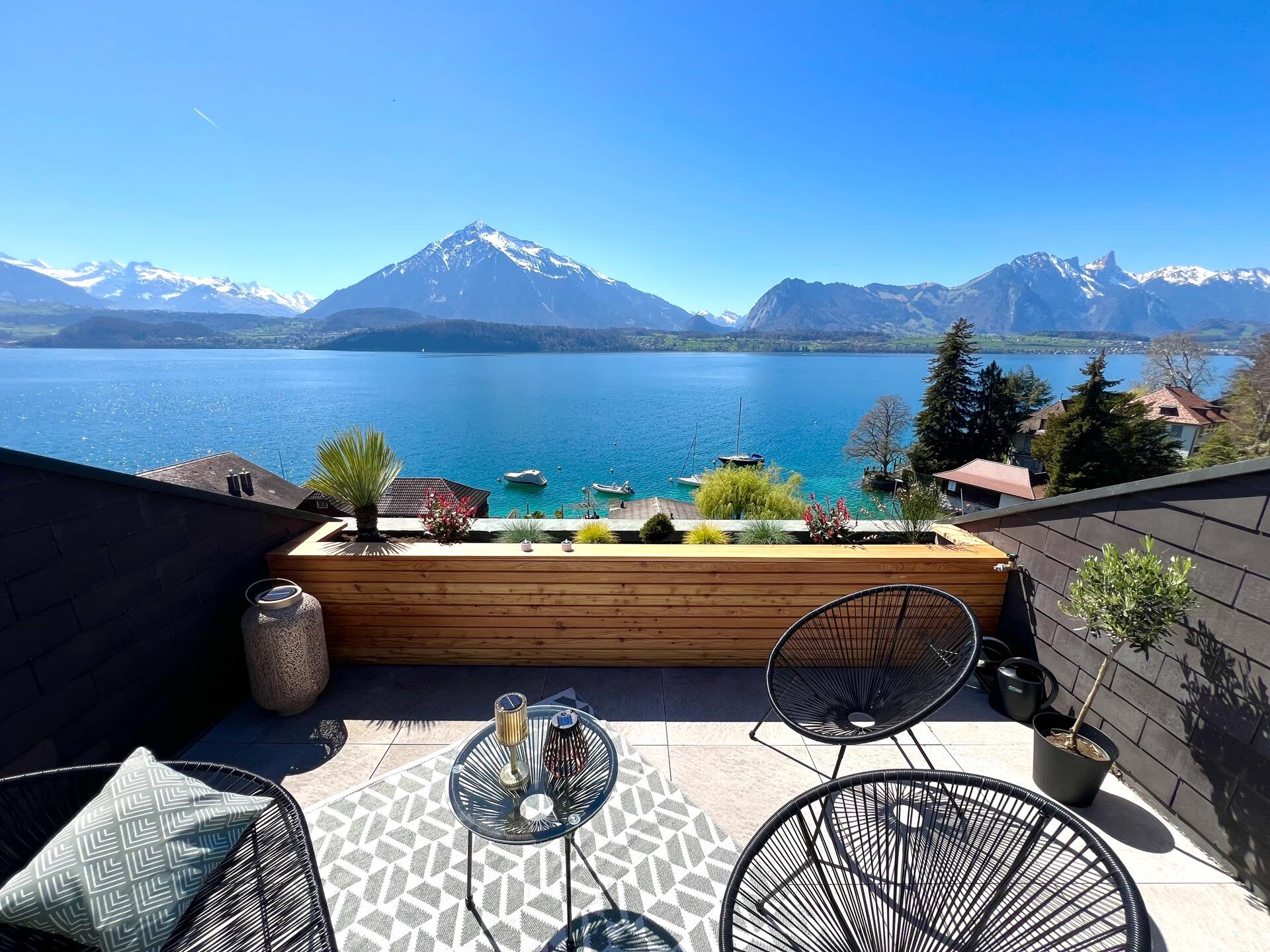 View from the balcony across Lake Thun to the Niesen